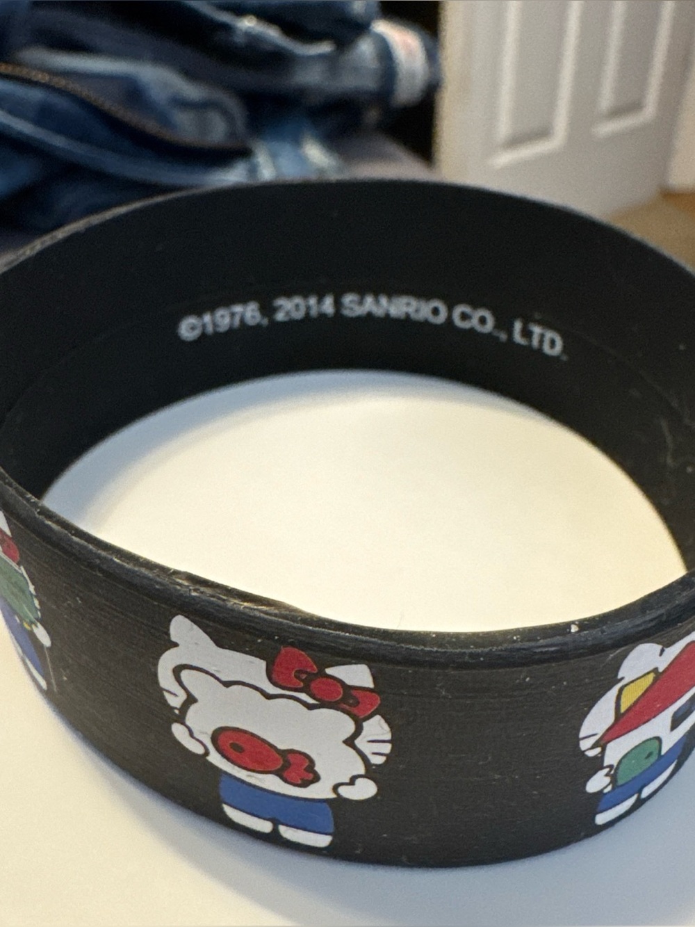 Hello Kitty CON2014 RARE Black Silicone Bracelet - Picture 3 of 3